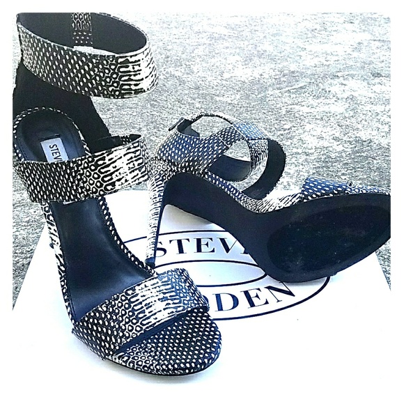 Steve Madden Shoes - Steven Madden strappy sandals